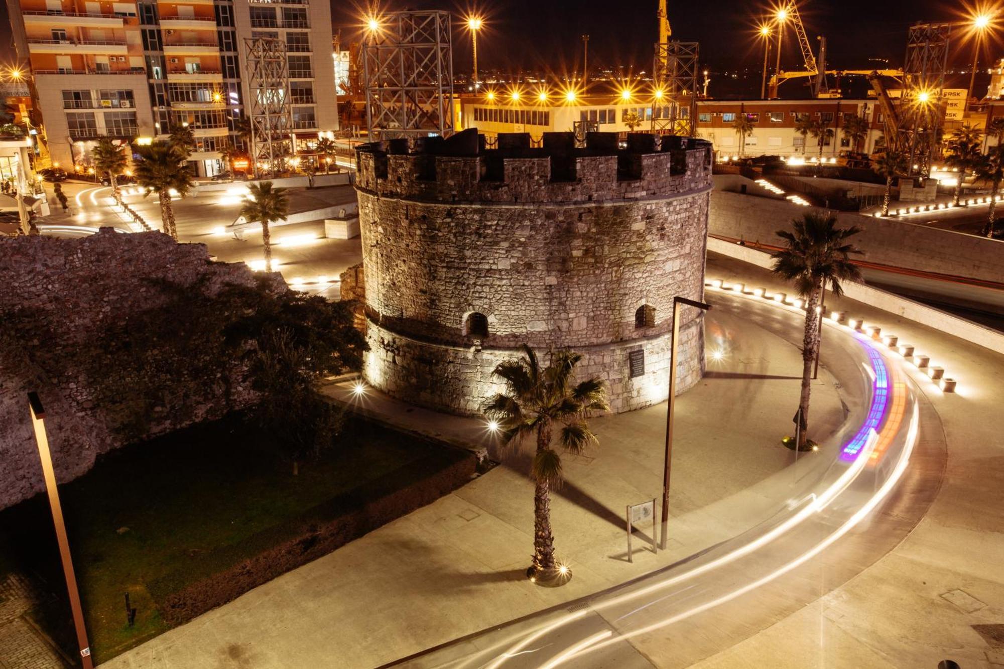Super Apartment In The Ancient Roman Amphitheater Durrës Exteriör bild